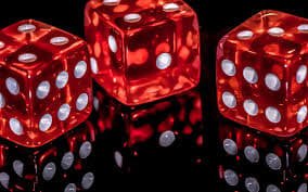 Tampilan roda American Roulette di studio ruangqq dengan dealer dan layout taruhan