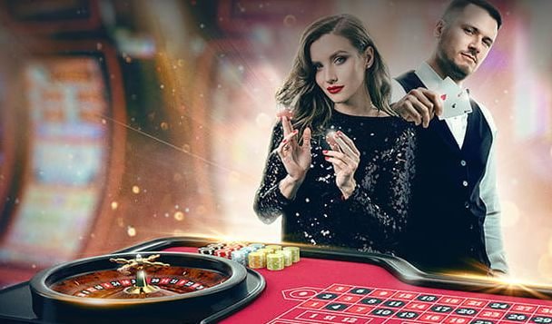 Antarmuka aplikasi mobile ruangqq menampilkan permainan Aviator, Sweet Bonanza, Gates of Olympus, Fortune Tiger, dan Mahjong Ways