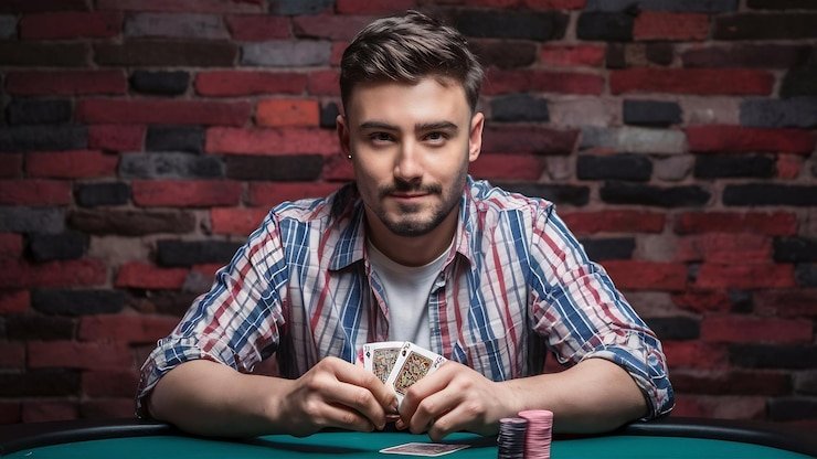 Tim Live Chat ruangqq siap membantu pemain 24/7 dengan dukungan cepat dan profesional